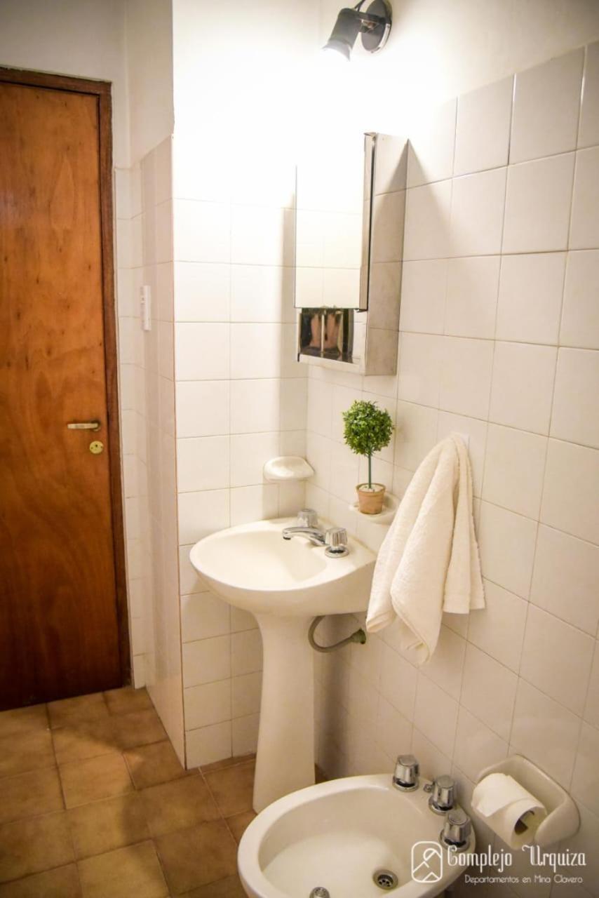 Апартаменти Complejo Urquiza Departamentos Міна-Клаверо Екстер'єр фото