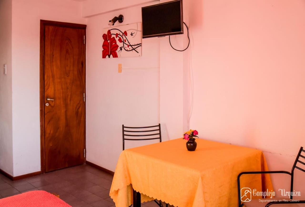 Апартаменти Complejo Urquiza Departamentos Міна-Клаверо Екстер'єр фото