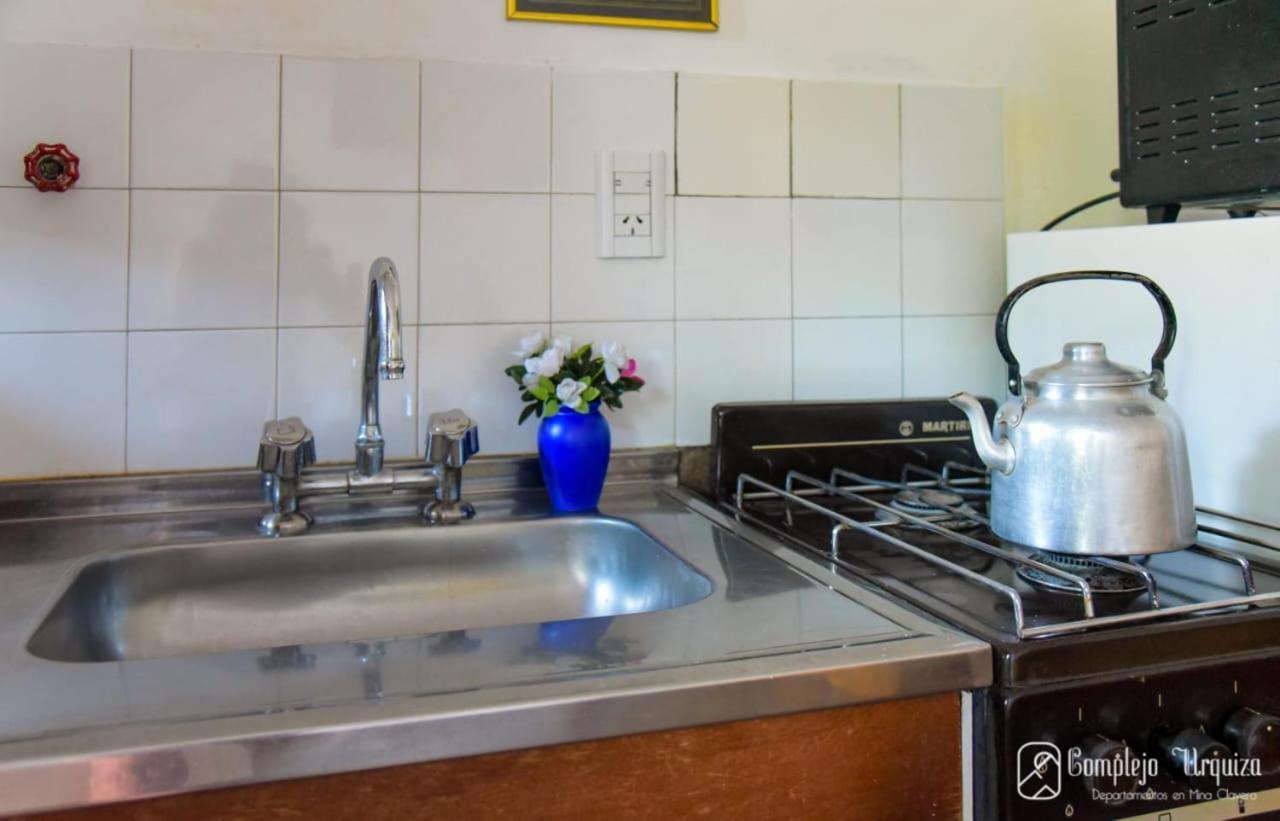 Апартаменти Complejo Urquiza Departamentos Міна-Клаверо Екстер'єр фото