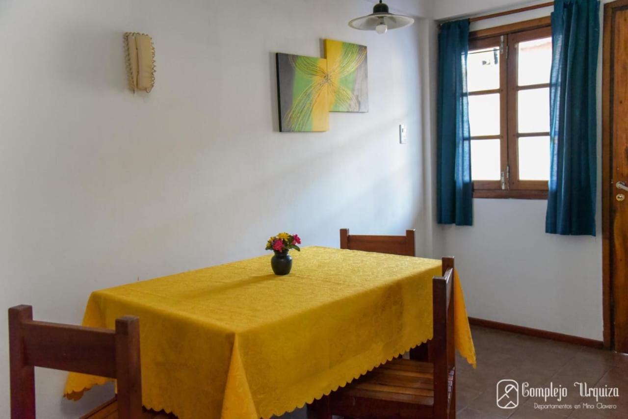 Апартаменти Complejo Urquiza Departamentos Міна-Клаверо Екстер'єр фото